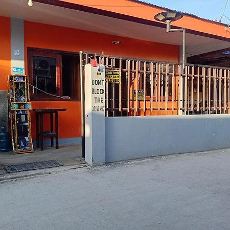 Edgar'S Guest House Moalboal Exterior photo