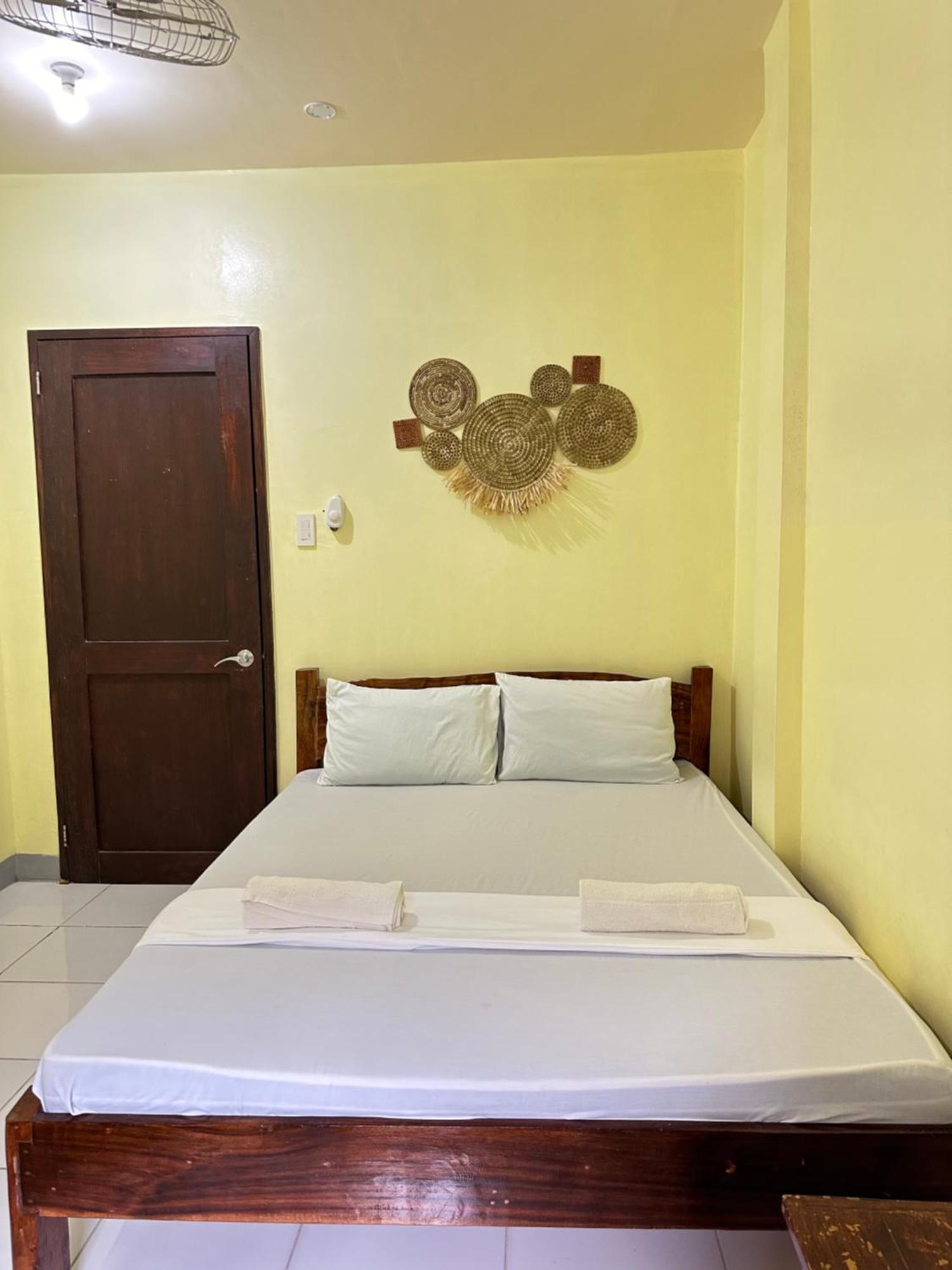 Edgar'S Guest House Moalboal Exterior photo